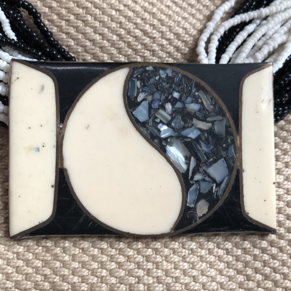 VINTAGE Yin Yang Abalone Cloisonné Brass Pendant Multiple Strand 19” Necklace - Picture 4 of 11